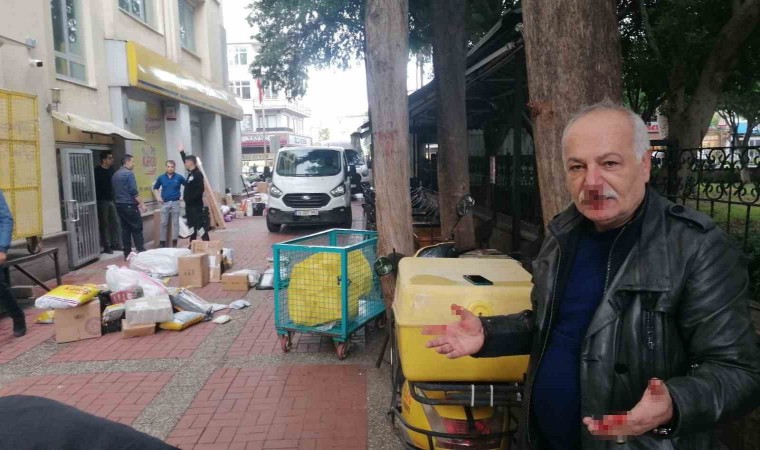 Yolu kapatan PTT kargo çalışanlarını uyaran vatandaşa darp iddiası