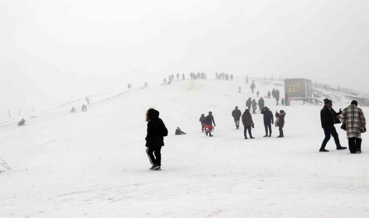 Zigana Kayak Merkezi karne tatilinde doldu taşı