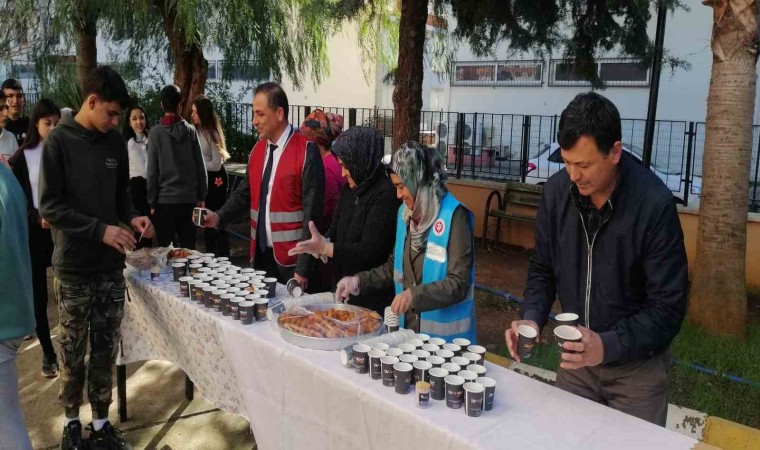 6 Şubat depreminde hayatını kaybeden vatandaşlar anısına lokma dağıtıldı