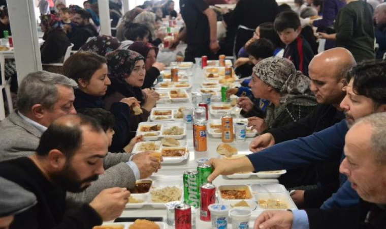 6 Şubat depremlerinin yıl dönümünde 30 bin kişiye taziye yemeği