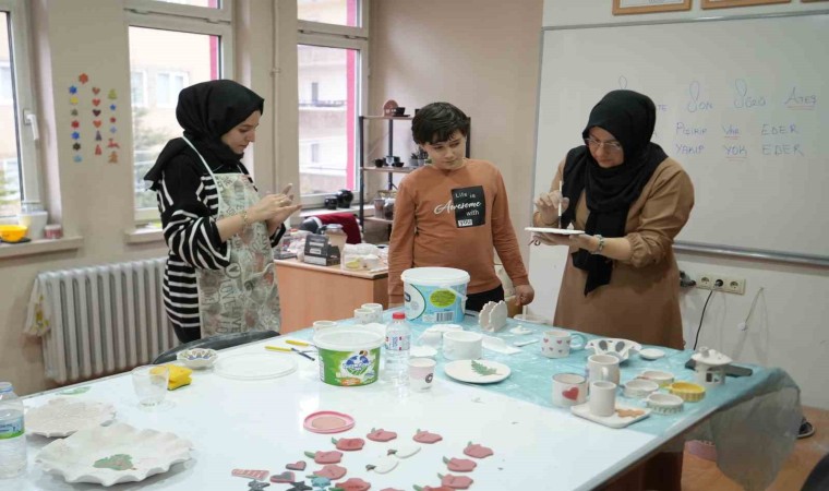 Açılan kurs sayesinde toprağa şekil vererek ürüne dönüştürüyorlar