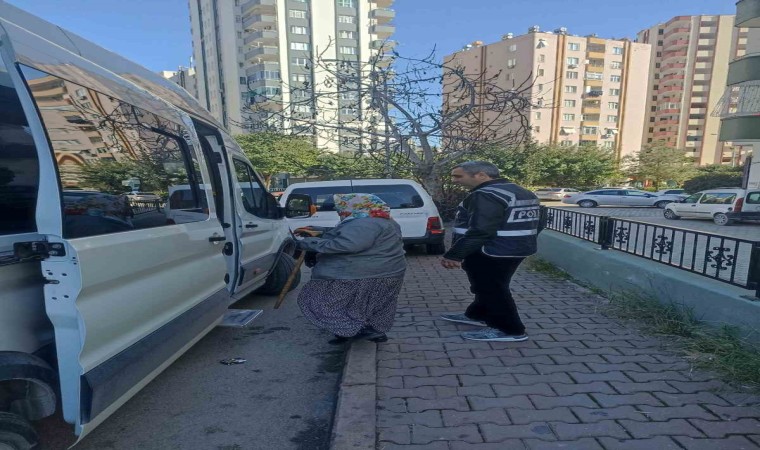 Adanada camilerde dilenen kadınlar gözaltına alındı