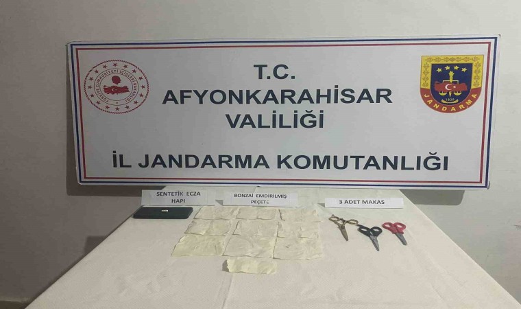 Afyonkarahisarda peçeteye emdirilmiş bonzai ele geçirildi