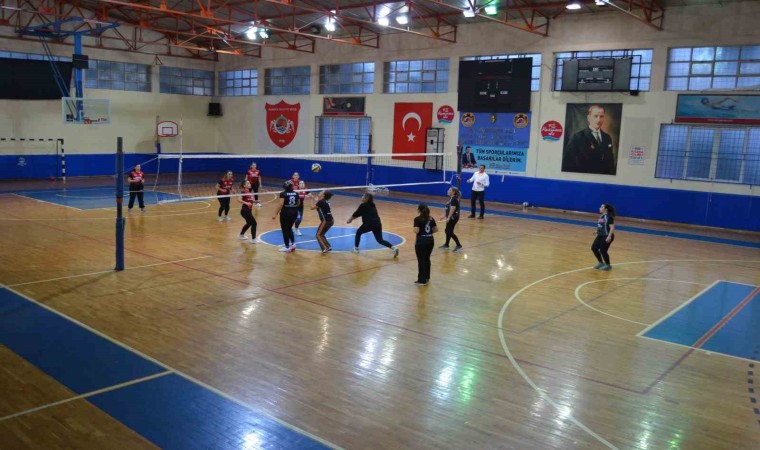 Alanyada sağlıkçılar voleybol turnuvasında buluştu