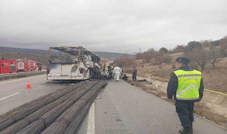 Alev alev yanan otobüste hayatını kaybedenlerin kimlikleri belli oldu