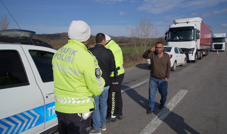 Alkollü sürücü, görevini yapan polise, Seninle işim yok benim, kralı, hakimi, savcısı gelsin dedi