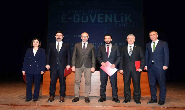 Anadolu Üniversitesinde E-güvenlik Paneli gerçekleştirildi