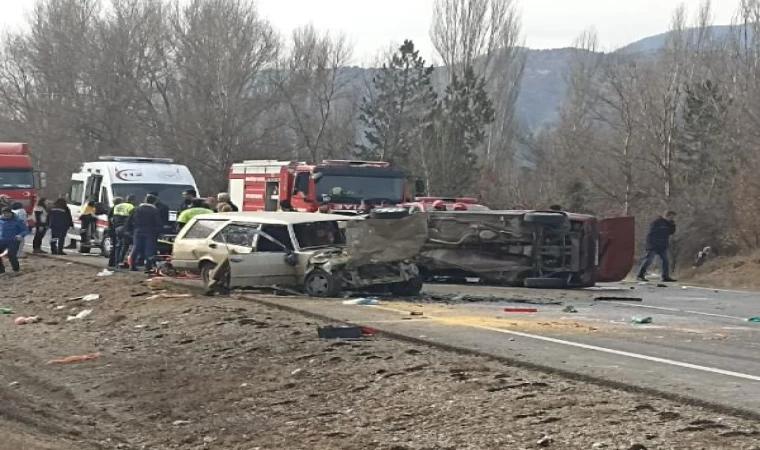 Ankara’da iki otomobil kafa kafaya çarpıştı: 4 ölü, 2 yaralı