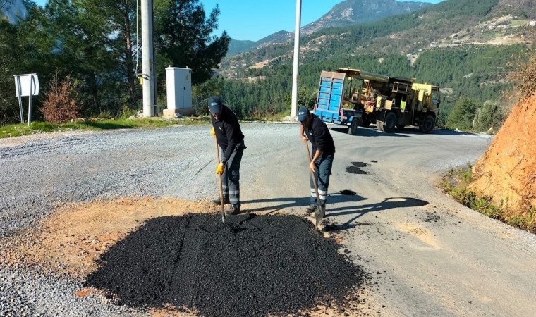 Antalya Büyükşehir ekiplerinden Alanya kırsalında yoğun mesai