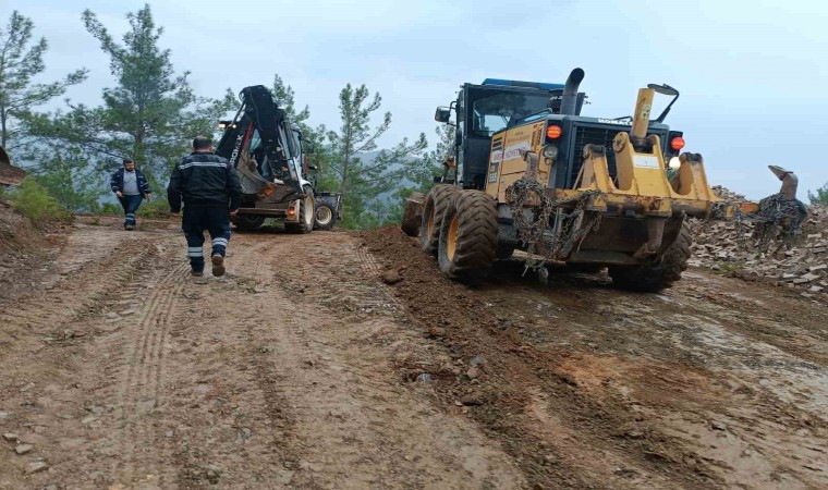 Antalya Büyükşehir ekiplerinin Alanya kırsalında çalışmaları sürüyor