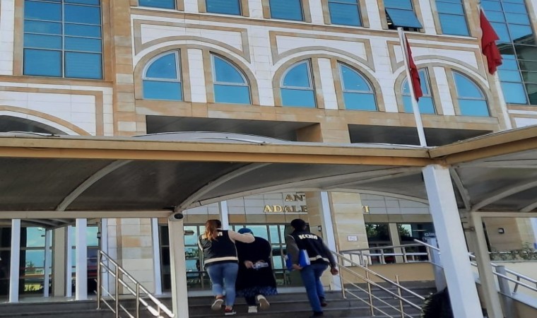 Antalyada 6 kişiyi dolandıran yabancı uyruklu sosyal medya fenomeni yurt dışına kaçarken yakalandı