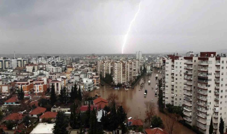 Antalyada hayat felç oldu