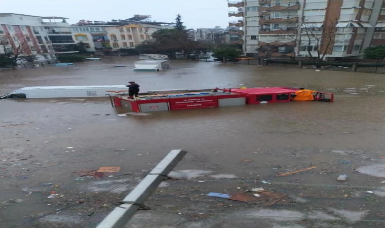 Antalya’da şiddetli yağış; 5 ilçede okullar tatil/ Ek fotoğraflar