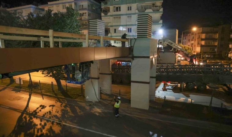 Antalyada üst geçitler bakımdan geçiyor