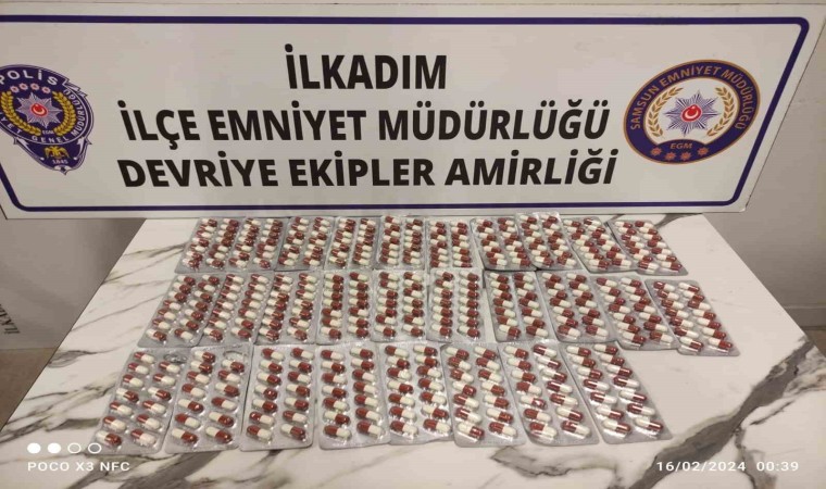 Araçtan atılan poşette uyuşturucu hap ele geçti