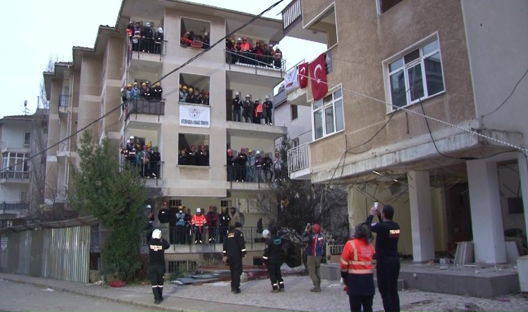 Arama kurtarma ekipleri tarafından nefes kesen tatbikat