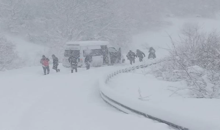 Ardahan’da eğitime ’kar’ engeli; Posof-Ardahan kara yolu kapandı