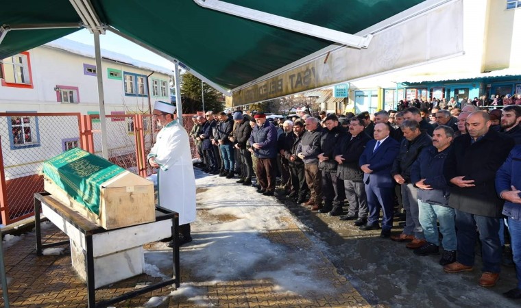 Artvinde çığ altında kalarak hayatını kaybeden operatör son yolculuğuna uğurlandı