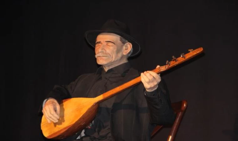 Aşık Veysel’in insansı robotu, öğrencilere konser verdi