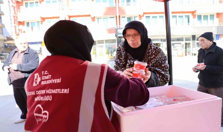 Asrın felaketinde vefat edenler için helva dağıtıldı