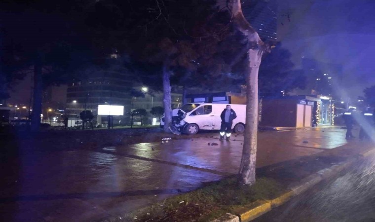 Ataşehirde trafik kazası: 1i ağır, 2 yaralı