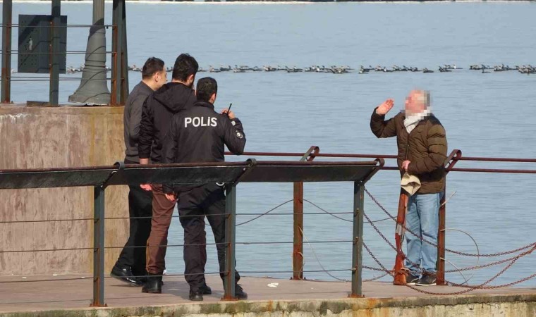 Av tüfeği ile ateş açıp, silahı kendisine doğrultan şahsı polis ikna etti