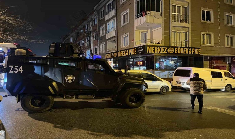 Avcılarda şüpheli şahıslar, kontrol sırasında polise ateş açtı