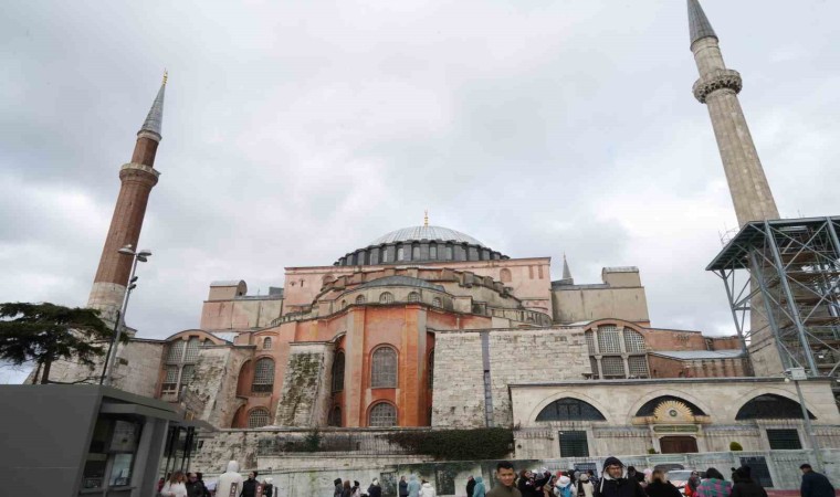 Ayasofya Camiindeki Osmanlı eserleri de yakında artırılmış gerçeklik destekli QR kodla anlatılacak