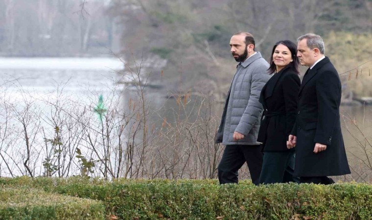 Azerbaycan, Ermenistan ve Almanya arasındaki üçlü görüşme Berlinde başladı