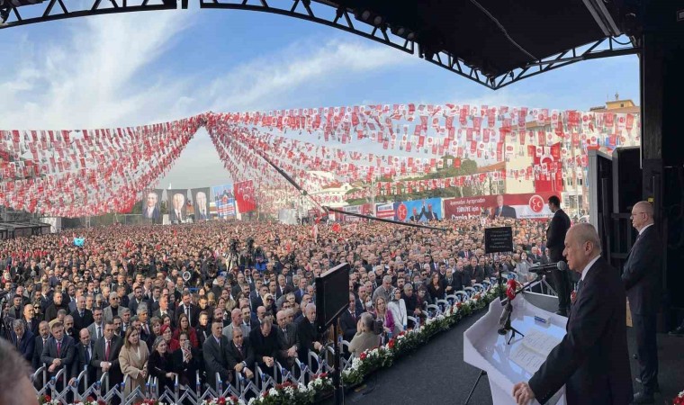 Bahçeli: “Özgür Bey ateşle oynuyor, Özgüre sahip çıkın”