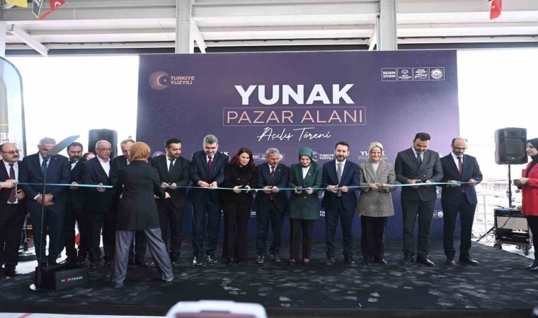 Bakan Göktaş, Konya Büyükşehirin Yunaka kazandırdığı kapalı pazar yerinin açılışını yaptı