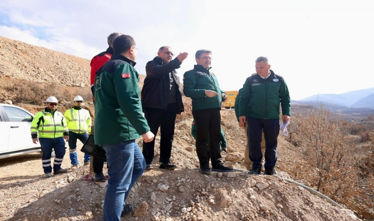 Bakan Özhaseki: “9 noktadan numune alınıyor, şu ana kadar herhangi bir zehirli atığa rastlanmadı”