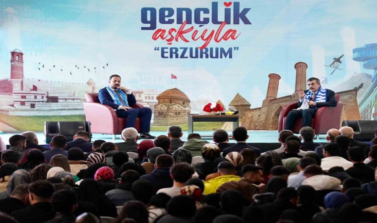 Bakan Tekin Erzurumda gençlerle buluştu