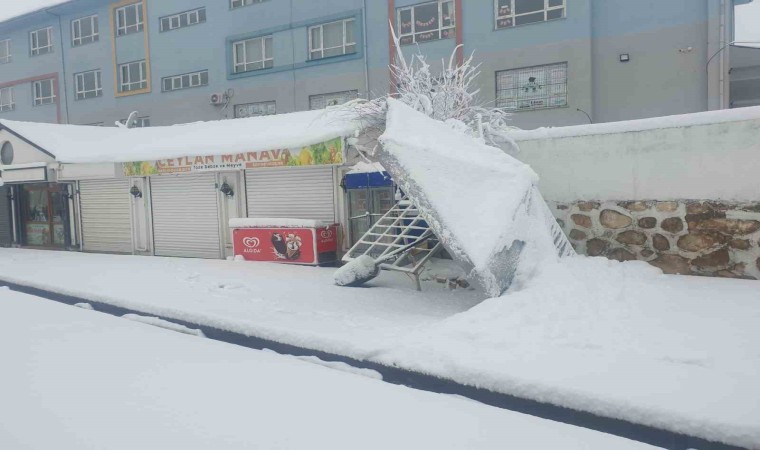 Başkalede eğitime ara verildi, 132 yerleşim yerinin yolu ulaşıma kapandı