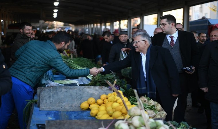 Başkan Büyükkılıçtan Esenyurt Semt Pazarına ziyaret