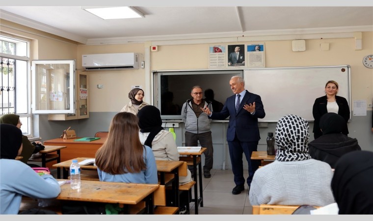 Başkan Gültaktan üniversite sınavına hazırlanan öğrencilere destek