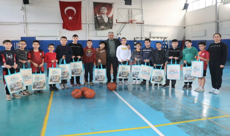 Başkan Kaplandan sporculara malzeme desteği