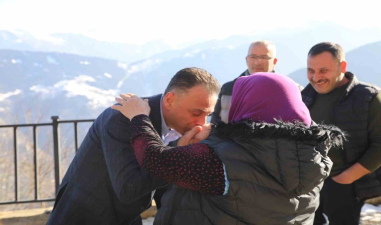 Başkan Koçhan seçim çalışmalarına Eren Bülbülün mezarını ziyaret ederek başladı