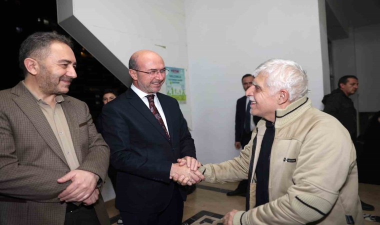 Başkan Pekyatırmacı vatandaşların kandil bereketine ortak oldu