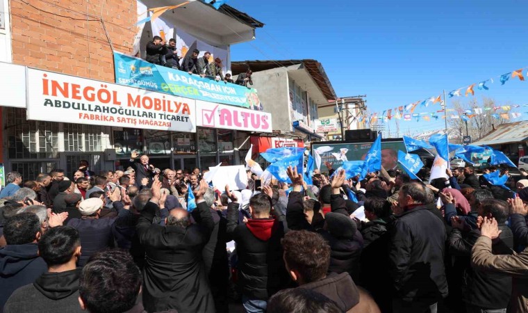 Başkan Sekmen Şenkaya, Karayazı ve Karaçobana çıkarma yaptı