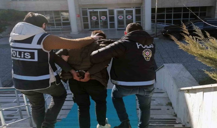 Başkasına ait kimlikle yakalandı, 20 yıl hapis kararı ile arandığı ortaya çıktı