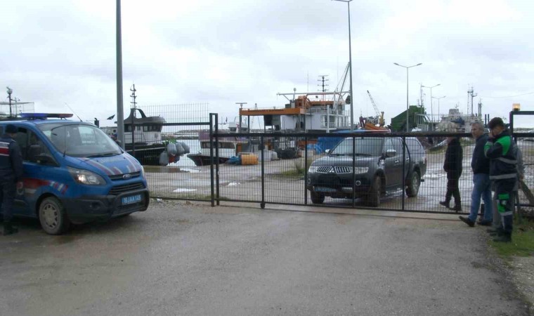 Batan gemide ulaşılan cansız beden, kimlik tespiti için Adli Tıp Kurumuna götürüldü