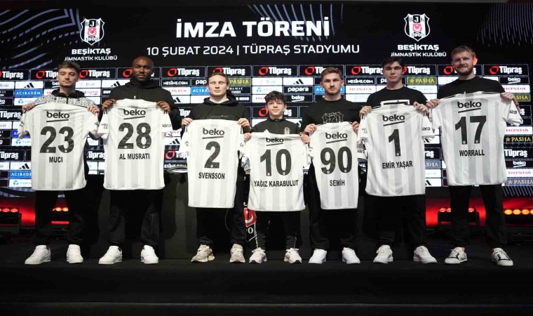 Beşiktaş yeni transferlerini tanıttı