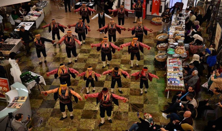 Beypazarı Belediye Başkanı Kaplan, seymenlerle birlikte Ankara havası oynadı