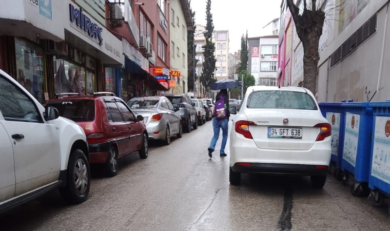 Bilecikte duyarsız sürücü tüm trafiği kitledi