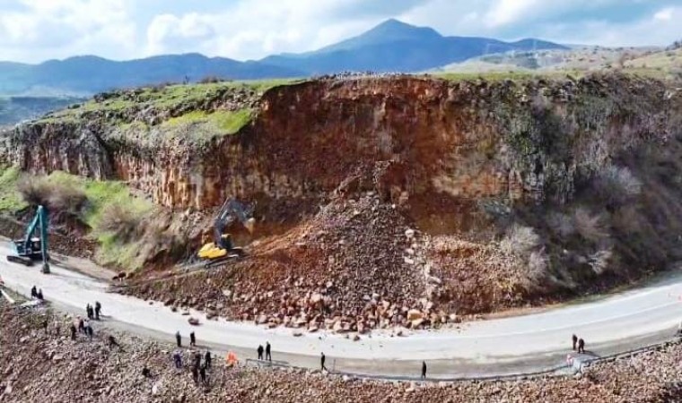 Bitlis-Baykan karayolunda heyelan