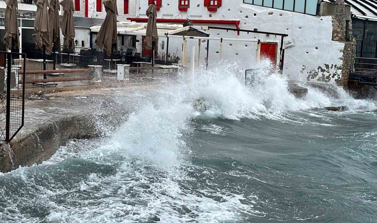 Bodrumda feribot seferlerine fırtına engeli