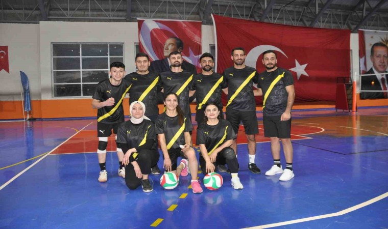 Bulanıkta kurumlar arası voleybol turnuvası başladı