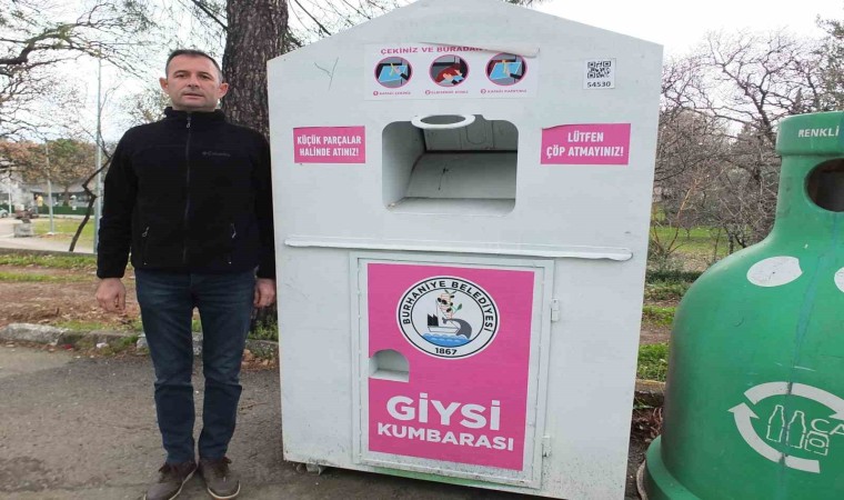 Burhaniye de giysi kumbaraları ilgi gördü