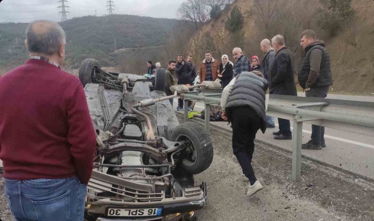 Bursada kontrolden çıkan otomobil takla attı: 2 yaralı